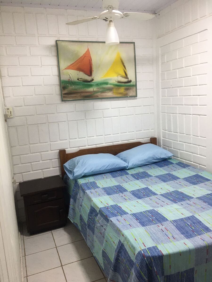 Quarto com cama de casal do Apartamento 1 no Camping Padang