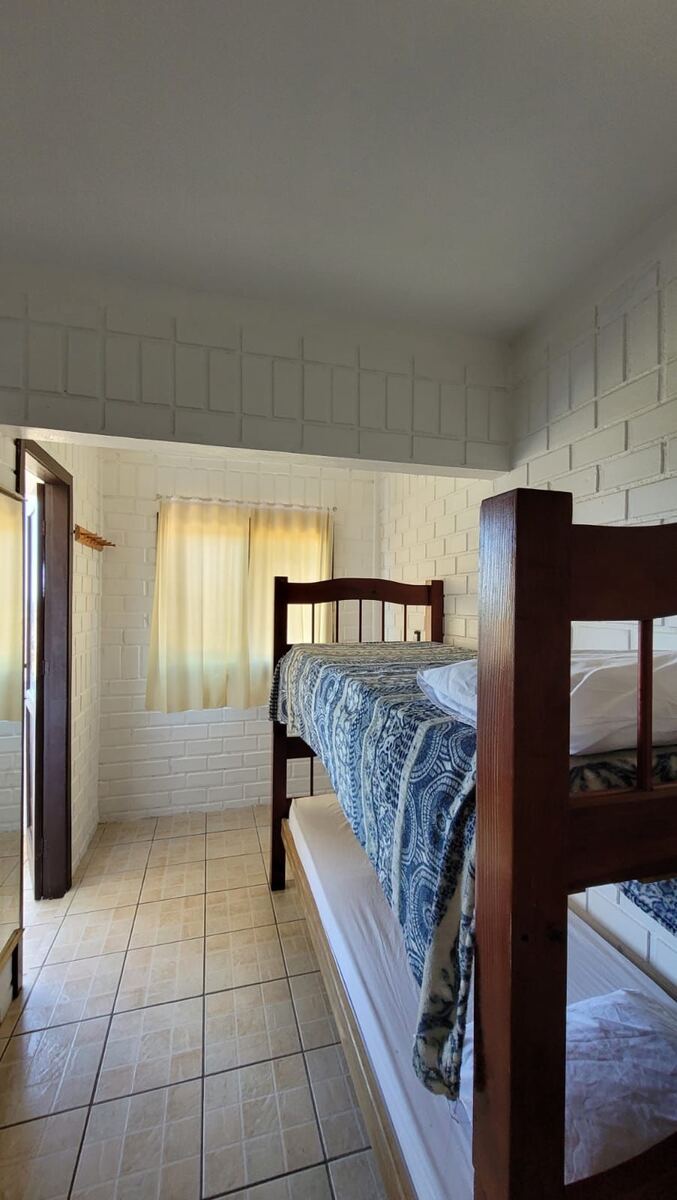 Quarto com beliche do Apartamento 4 no Camping Padang