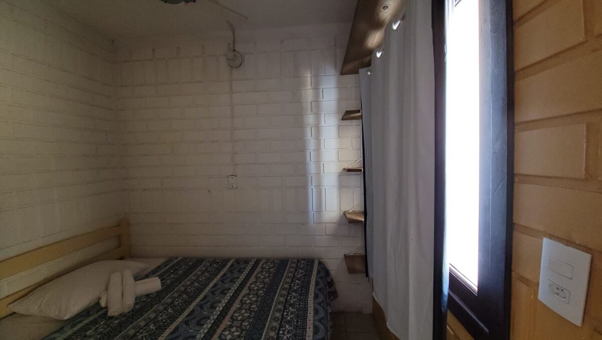 Quarto com cama de casal do Apartamento 4 no Camping Padang