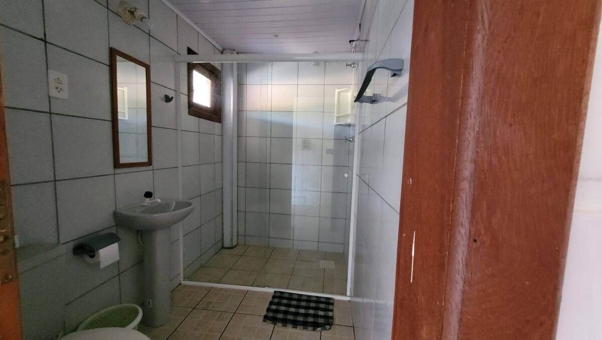 Banheiro privativo do Apartamento 4 no Camping Padang