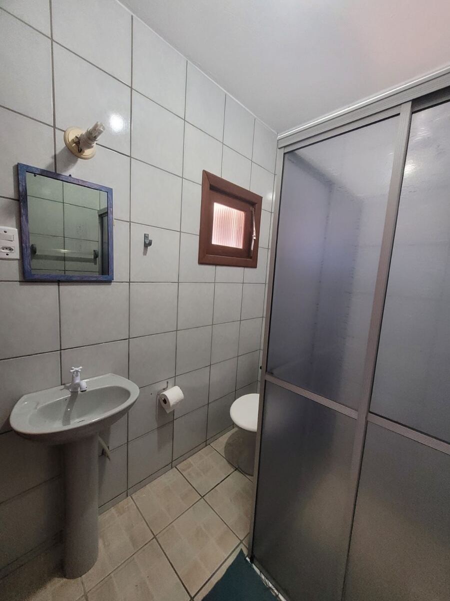 Banheiro privativo do Apartamento 5 no Camping Padang
