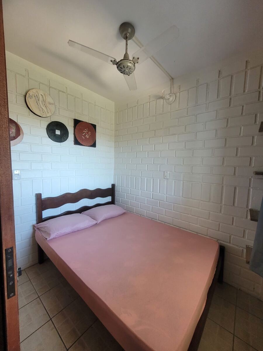 Quarto com cama de casal do Apartamento 5 no Camping Padang