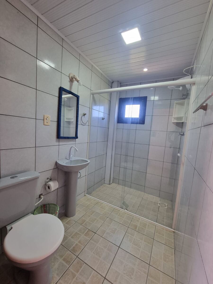 Banheiro privativo do Apartamento 6 no Camping Padang